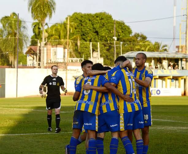 Mitre gan� con una r�faga goleadora y es l�der | El Territorio