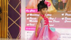 Memang ini adalah style ketika memilih baju anak perempuan memang terkadang mengalami kesulitan, biasanya karena tidak sesuai dengan yang anak mau atau karena hal. Gali Kepercayaan Diri Anak Lewat Fashion Show Bertema Princess Halaman All Surya Malang