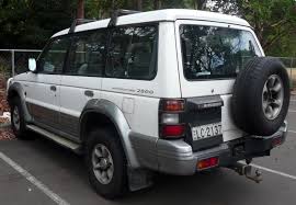 File:1993-1996 Mitsubishi Pajero (NJ) GLS wagon 01.jpg - Wikimedia Commons
