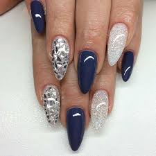 Nageldesign 2018 Trends Bilder Make Up Trends Blaue Acrylnagel Blaue Nagel Spiegel Nagel