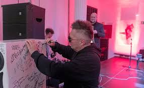 Po zawieszeniu działalności grupy t.love, muniek staszczyk powrócił w solowej odsłonie. Muniek Staszczyk Syn Miasta Wydarzenie Hi Fi Class