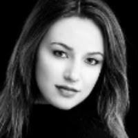 Julia Crews's Instagram, Twitter & Facebook