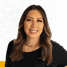 Melissa Dunham's Instagram, Twitter & Facebook