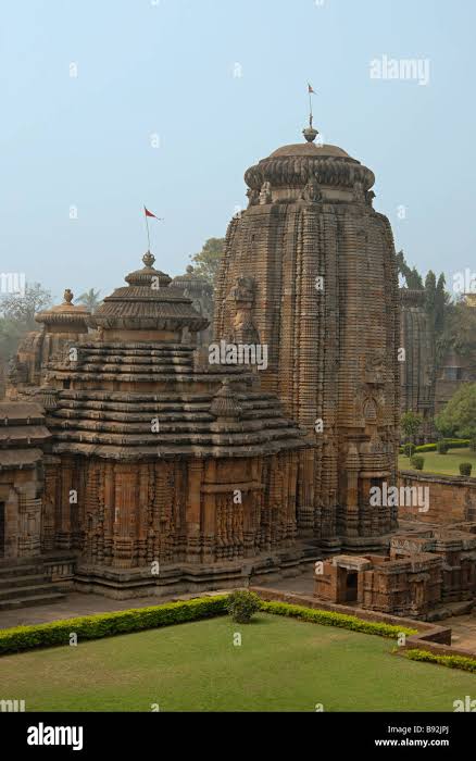 Lingaraj Temple, General-View from North-East, showing closer view of the temple behind Lingaraj Temple. Bhubaneshwar, Orissa Stock Photo - Alamy