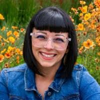 Lisa Lomas's Instagram, Twitter & Facebook