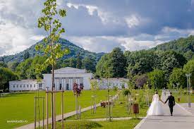 Parque municipal regina maria es una ruta 0.9 km (de 1.000 pasos) ubicada cerca de baia mare, maramureș, rumania. Fotografii NuntÄƒ Nelu Oana Baia Mare 2016 Sevenstudio Ro
