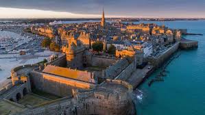 St malo is best known as being a breeding ground for privateers, who based themselves in the st servan district (although to see how they lived you should head back intra muros to hôtel d'asfeld). Luftaufnahme Von Saint Malo Bild Kaufen Verkaufen