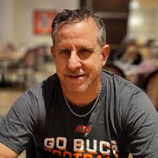 Yesterday I had a delivery to a gated apartment complex. I sent a message  to the customer asking for the gate code and she responded in Spanish,  which I do not speak.