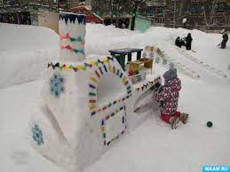 Снежные постройки по сказкам
