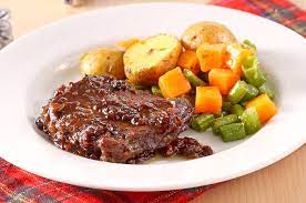 Bistik daging sapi ini memiliki kuah yang kental dengan aroma gurih dan lezat menggugah selera, dengan bumbu rempah seperti lada dan pala, menjadikan masakan ini sangat. Sesekali Buat Makan Siang Ala Resto Dengan Bistik Daging Oriental Semua Halaman Sajian Sedap