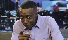 Arsenio Hall processará Sinéad O'Connor por acusações de fornecer drogas a  Prince