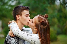 10 dinge die sie nicht tun sollten beim ersten kuss