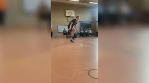 Zo snel heb je nog nooit iemand zien touwtjespringen