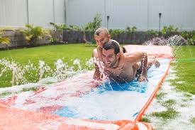 Jeden tag werden tausende neue, hochwertige bilder hinzugefügt. Die 10 Beliebtesten Wasserrutschen Fur Den Garten Elternstube De