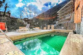 Turistii dispun de o piscina exterioara moderna, bine intretinuta, cu adancimea maxim de 1,5 m. Hoteluri Cu PiscinÄƒ ExterioarÄƒ IncÄƒlzitÄƒ In Romania