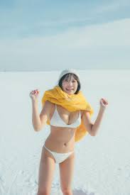 まねきケチャ・松下玲緒菜が雪景色の中で水着カットを披露！2nd写真集発売決定 | Qetic