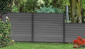 Der Wpc Steckzaun Morsum Mit Uberlappenden Lamellen Sie Benotigen 12 Lamellen Fur Einen Zaun Mit 180 Cm Hohe Steckzaun Zaun Garten Terrasse