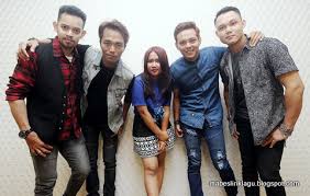 Begitu engkau ku banggakan tak mungkin sakit ku rasakan namun apa yang ku dapatkan kau kini berpindah haluan. Lirik Lagu Gamma1 Dari Hati Ke Hati Mabes Lirik