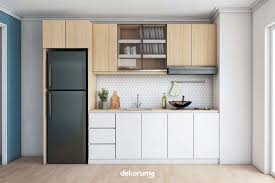 Kabinet bagian atas dilengkapi dengan pintu kaca dan rak tambahan kecil. Intip 6 Model Rak Piring Kitchen Set Yang Super Praktis