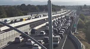 Its northern end is bologna (on the bypass with the tyrrhenian a1) and its southern ending is at taranto, bordering the adriatic coast and unifying historical local roads. Autostrada A14 Tutta La Tratta Abruzzese A Doppia Corsia Entro Il 31 Luglio