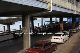 Untuk pengetahuan, feri ini juga merupakan feri kenderaan bukan feri penumpang sahaja. Arriving In Penang By Ferry