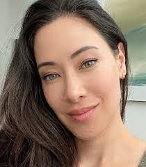 Danielle Beckley's Instagram, Twitter & Facebook