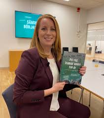 Partiet har historisk i lighed med danske venstre været et agrarparti. Annie Loof On Twitter I Ar Firar Centerpartiet 110 Ar Jag Ar Stolt Over Att Vara Partiledare Over Ett Gront Liberalt Parti Med En Sa Stolt Historia Idag Har Vi Ett Digitalt