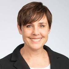 Kim Daigneault's Instagram, Twitter & Facebook