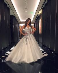 Miss universe 2016 iris mittenaere has been busy the past few days with her miss universe duties in haiti and the cayman islands. 109 1 Mil Curtidas 263 Comentarios Iris Mittenaere Miss Universe Irismittenaeremf No Instagram Beautiful Fashion Fashion Dresses