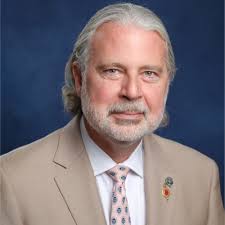 It is with great pleasure that I share great news. Amanda Tuttle will be  joining the Naples Lakes club management team