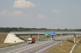 Restrictii de circulatie pe acest tronson, intre statiile ungheni si untesti, trenurile circula cu o viteza de maxim 15 km/h, datorita terasamentului instabil, ca urmare a zonei mlastinoase de aici! Restrictii Circulatie Rusalii Stiri Despre Camioane Si Industria De Profil