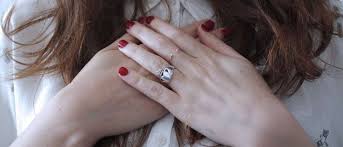 Ada yang rasa sakit bahagian sebelah kiri, dan ada juga yang rasa sakit sebelah kanan. Penyebab Nyeri Dada Sebelah Kanan Guesehat