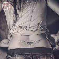 Diaporama de 50 modèles de tatouages femmes dos et de tatouage bas du dos. Epingle Sur Der
