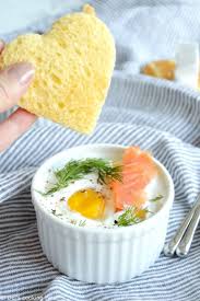 Oeufs Cocotte Cremeux Au Saumon Fume A L Aneth Del S Cooking Twist Recipe Smoked Salmon Baked Eggs Recipes