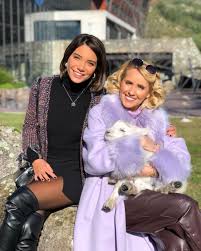 São bernardo do campo, brazil. Carolina Carvalho Volta A Sorrir Apos A Morte De Sara Carreira E Ao Lado Da Nova Mama