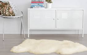Wer für die esstischstühle eine besondere auflage kaufen will, der wird sich vielleicht ganz schnell für die stuhlauflage aus tibetlammfell silbergrau ø 38 cm entschließen. Wohnung Lammfell Fur Zuhause Teppiche Kissen Bettauflagen