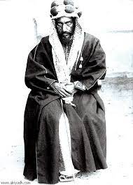 الإمام أحمد نسبه وقبيلته هو أبو عبد الله أحمد بن أحمد بن محمد بن حنبل الشيباني قال ابن الأثير ليس في العرب أعز دارًا ولا أمنع جارًا ولا أكثر خلقًا من شيبان وكان في قبيلة شيبان الكثير من القادة والعلماء والأدباء والشعراء فالإمام أحمد عربي أصيل ينتمي إ. Ø¬Ø±ÙŠØ¯Ø© Ø§Ù„Ø±ÙŠØ§Ø¶ Ø§Ù„Ø¥Ù…Ø§Ù… Ø¹Ø¨Ø¯Ø§Ù„Ø±Ø­Ù…Ù† Ø§Ù„ÙÙŠØµÙ„ Ø´Ø§Ù‡Ø¯ Ø¹Ù„Ù‰ Ø­Ù„Ù… Ø§Ù„Ø¯ÙˆÙ„Ø©