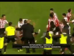 Estudiantes lp gimnasia y esgrima lp el clasico de la plata narracion en vivo. Pelea Estudiantes Y Gimnasia Clasico De La Plata Torneo De Verano 2016 On Make A Gif