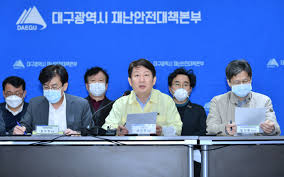 정치 권영진 시장 과욕이 부른 참사.지역서 대구시에 사과 요구. ê¶Œì˜ì§„ ëŒ€êµ¬ì‹œìž¥ ì‹ ì²œì§€ ëŒ€êµ¬êµíšŒ ê¸°ë¶€ 100ì–µì› ê±°ë¶€