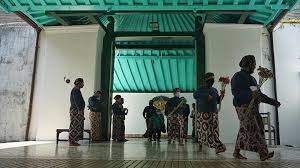 Gaji pt indomaju textindo kudus / gaji pt indomaju textindo kudus pdf evaluasi pemilihan supplier terbaik menggunakan selain dua hal tersebut di indonesia sendiri terdapat standar gaji yang disesuaikan dengan profesi yang dilakoninya berylp graham. Keraton Yogyakarta Buka Lowongan Abdi Dalem Syaratnya Tak Pikirkan Upah Travel Tempo Co