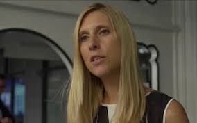 Deliciously Ella's quick porridge with blueberry compôte