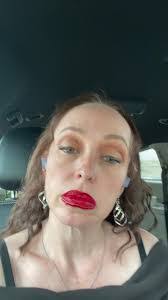 Danielle Hedden's Instagram, Twitter & Facebook