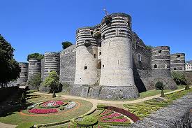 Angers was born in liverpool, lancashire in 1918. Entdecken Sie Angers Und Seine Region Camping D Angers Lac De Maine
