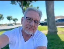 Hello guys I am single looking for a boyfriend