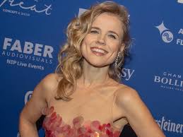 She is a dutch singer and lead singer of the common linnets. Ilse Delange Wants To Mentor Duncan Laurence At Eurovision And Says His Song Is Going To Be Splendid Wiwibloggs