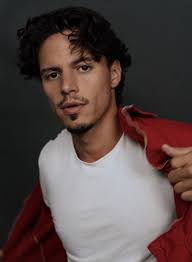 Kevin Dias's Instagram, Twitter & Facebook