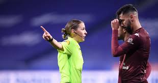 Stuttgart schlägt hoffenheim und plant erstklassig. Stephanie Frappart Schreibt Bei Der Em Als Schiedsrichterin Geschichte