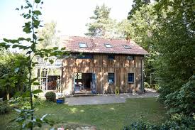 Nachhaltig Wohnen Zu Besuch In Aicha Rehs Holzhaus Das Onlinemagazin Fur Fempower Homestories Holzhaus Holzhaus Bauen Gartenarchitektur