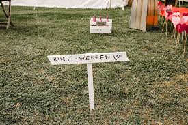 Eine Rustikale Diy Gartenhochzeit Im Kuscheligen Herbst Gartenhochzeit Hochzeitsspiele Hochzeitsspiele Ideen