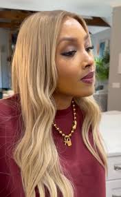 I can already see this fake come to Jesus diabetes family recipe cooking  stiff ugly wig wearing heifer is about to be a problem. She just doesn't  know Anthony will stab her